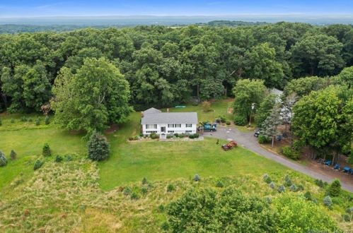 391 Niederwerfer Rd, Wapping, CT 06074-1707
