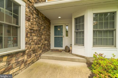 10 Empress Ct, Princeton, NJ 08540-5065