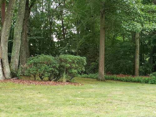 48 Maple St, East Hampton, CT 06424-1108