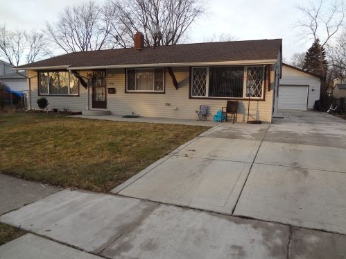 1902 Bristol Cir, Carpentersville, IL 60110-2415