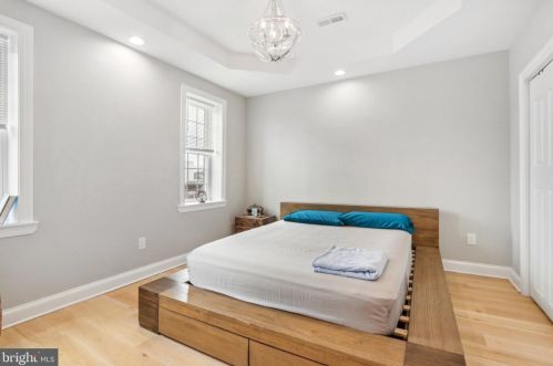 2037 6 St, Philadelphia PA 19140-4528 exterior