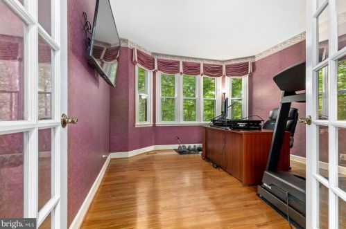 8006 Middlewood Pl, Springfield VA  22153-1928 exterior