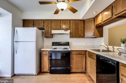 9601 Hastings Dr, Columbia, MD 21046-1904
