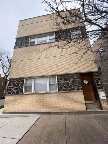 2958 Lowe Ave, Chicago, IL 60616-5136