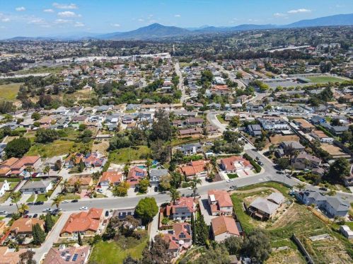 86 Las Flores Dr, Chula Vista CA  91910-1966 exterior