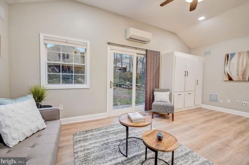 7203 Hadlow Dr, Springfield VA  22152-3529 exterior