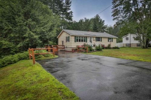 916 Mammoth Rd, Pelham, NH 03076-2192