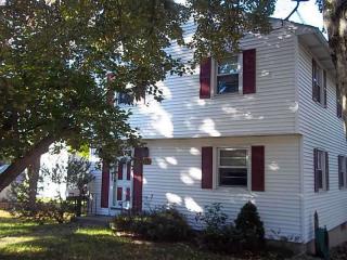 352 Old River Rd, Lincoln, RI 02838-1012