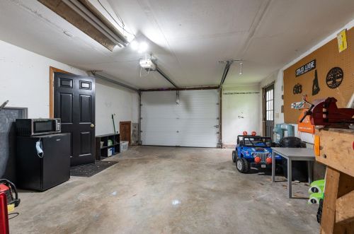 75 Ledgeview Dr, Rochester NH  03839-5618 exterior