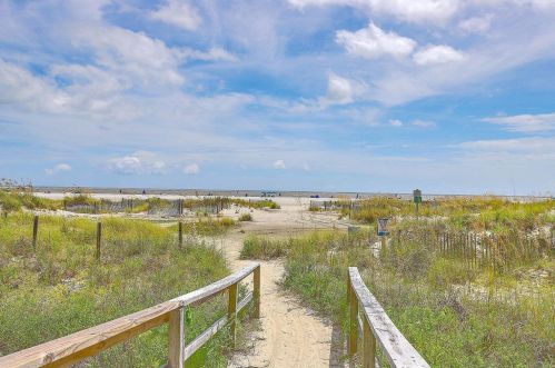 8000 Palmetto Dr, Isle Of Palms SC  29451-2879 exterior