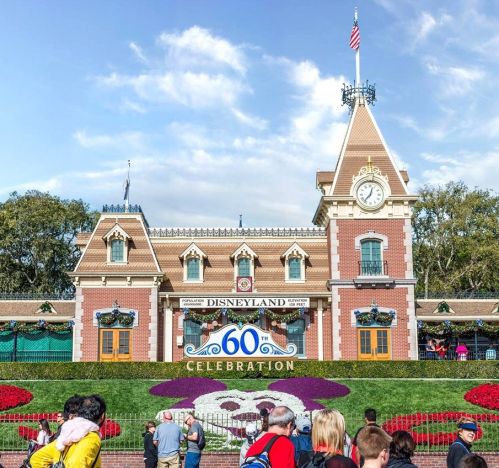 2130 Spinnaker St, Anaheim CA  92802-4930 exterior