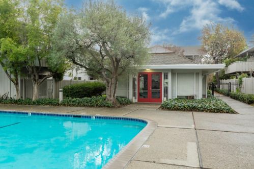 255 Rengstorff Ave, Mountain View CA  94040-1773 exterior