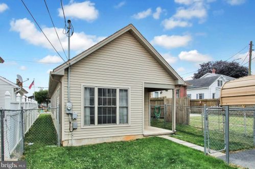 32 Moul Ave, Hanover PA 17331-2080 exterior