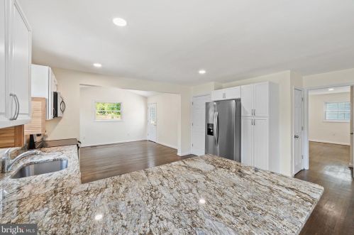 15906 Donald Curtis Dr, Woodbridge VA  22191-4250 exterior