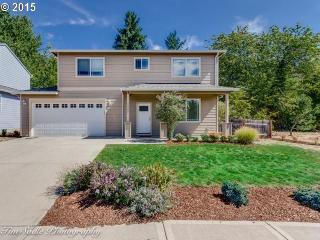 16284 Blooming Ln, Happy Valley, OR 97015-9459