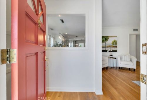 6434 Blewett Ave, Van Nuys, CA 91406-6005