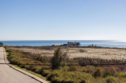 37 Fenway Rd, Westerly, RI 02891-5421
