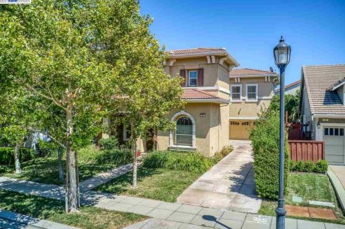 682 Vecindad St, Tracy, CA 95391-1085