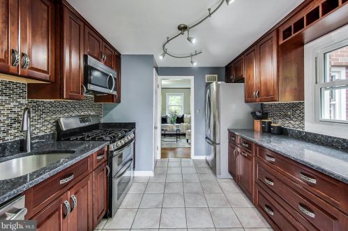 6608 Gude Ave, Silver Spring MD 20912-4827 exterior