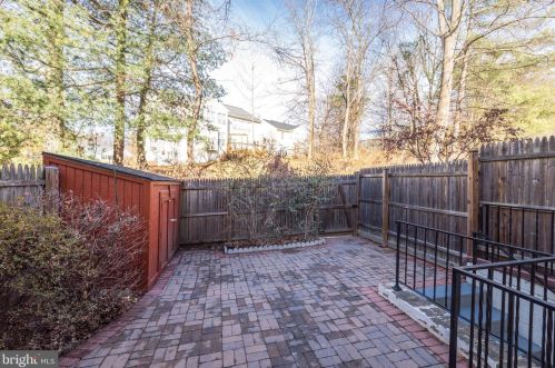 7722 Bristol Sq Ct, Springfield VA  22153-3120 exterior