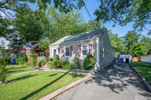 21 Chase Ave, Avenel, NJ 07001-1402