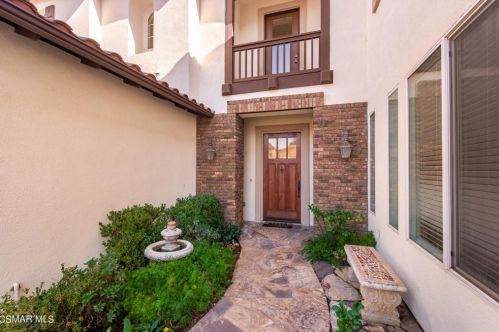 5934 Indian Terrace Dr, Simi Valley CA  93063-5771 exterior