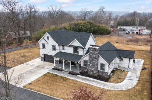 8 Mobus Ln, Warren, NJ 07059-7110