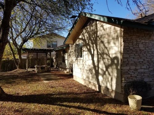 2011 Abbey Cir, Austin TX  78727-4401 exterior
