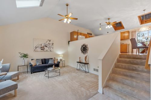 33 Glasgow Cir, Hudson, NH 03051-3758