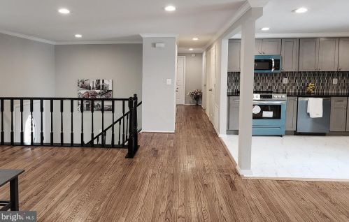 8406 Great Lake Ln, Springfield VA  22153-4004 exterior