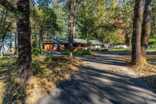 913 Hill Rd, Willits, CA 95490-7737