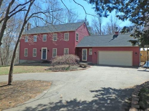 26 Coachman Pike, Gales Ferry, CT 06339-1307