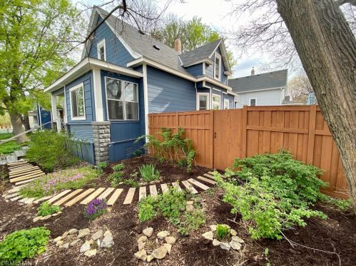 38 Douglas St, Saint Paul MN  55102-2302 exterior