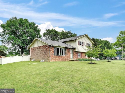 489 Parkwynne Rd, Lancaster, PA 17601-2834