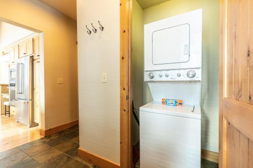 12202 Lookout Loop, Truckee CA  96161 exterior