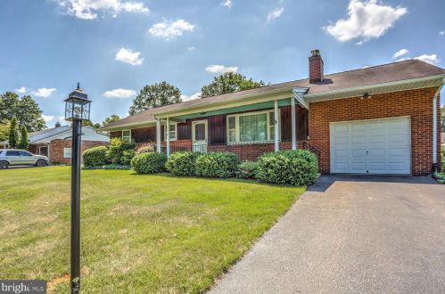 94 Savo Ave, Lancaster, PA 17601-3938