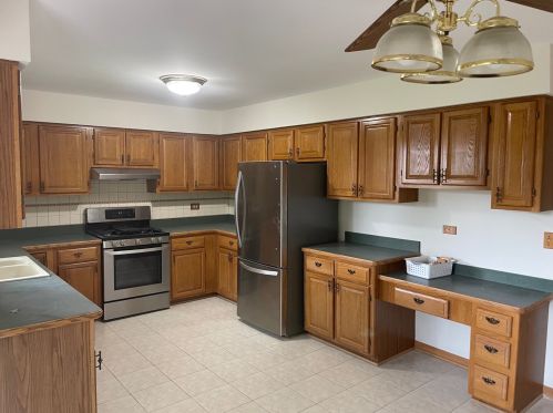 85 Erin Dr, Trout Valley, IL 60013-3702