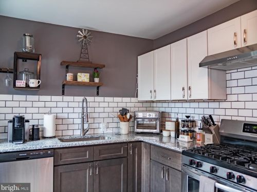 27 Old Dorwart St, Lancaster PA  17603-3647 exterior
