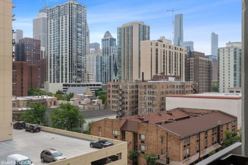 1212 Wells St, Chicago IL  60610-1906 exterior