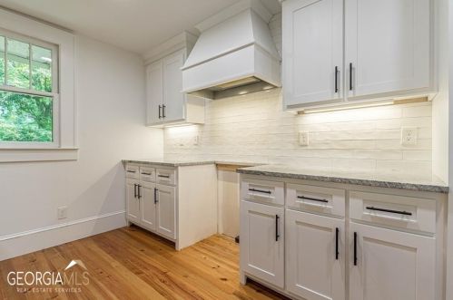3314 Harris Dr, Atlanta GA  30337-1005 exterior