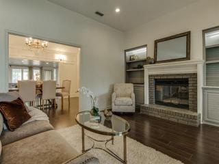 3344 Brookhaven Club Dr, Dallas TX  75234-3780 exterior