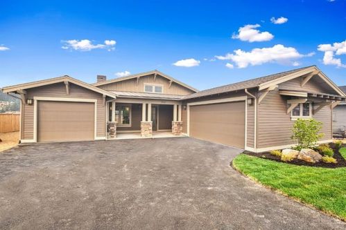 3533 47th St, Eagle Crest, OR 97756