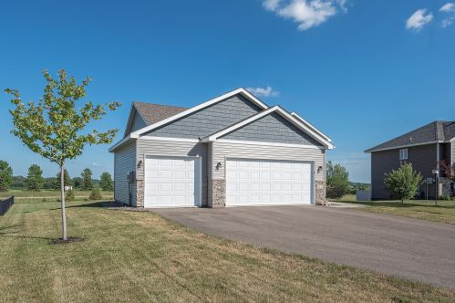 1215 Mulberry Ave, Montgomery, MN 56069-4211