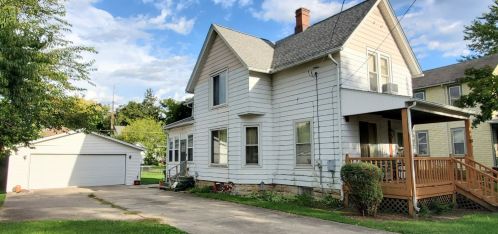 307 5th St, Oregon, IL 61061-1404