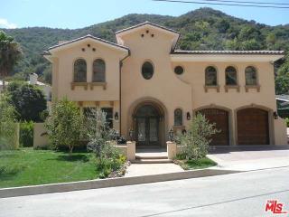 1571 Bundy Dr, Los Angeles CA  90025-2603 exterior