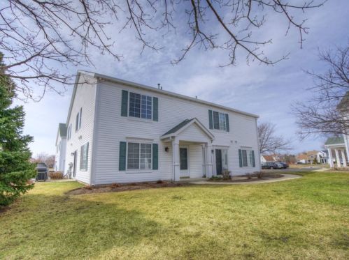 711 Hobart Dr, South Elgin, IL 60177-3081
