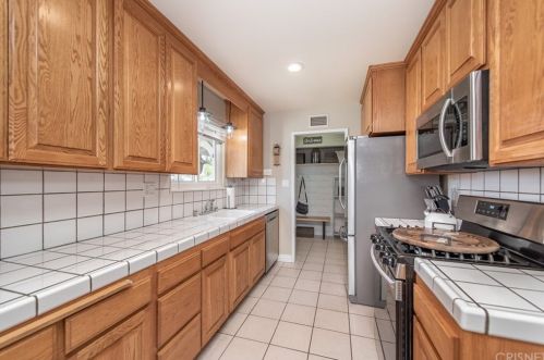 4050 Helene St, Simi Valley CA 93063-2929 exterior