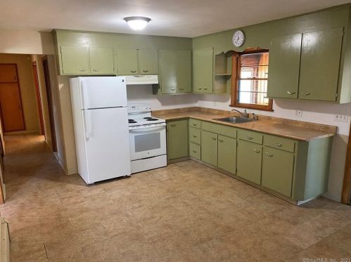 86 Dan Parker Dr, Waterbury, CT 06704-2120