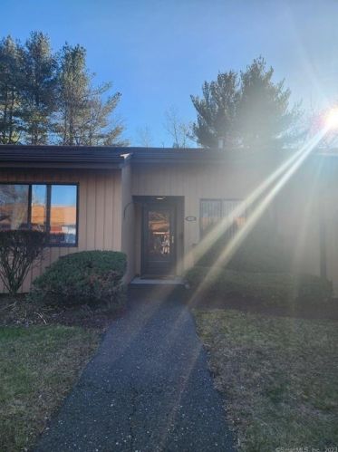 402 Asbury Rdg, Huntington CT  06484-4877 exterior