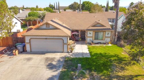2245 Imperial Dr, Los Banos, CA 93635-5434